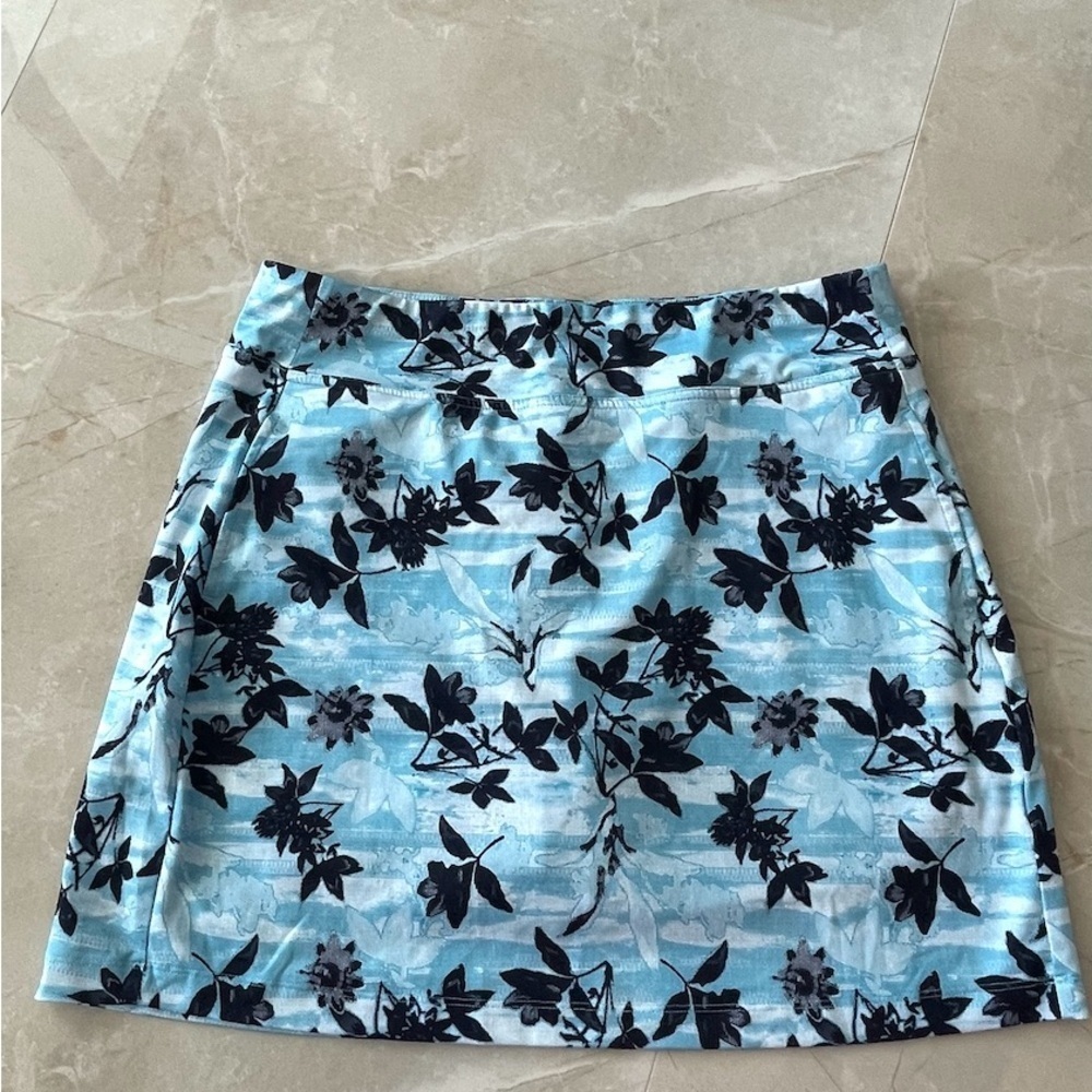 Callaway Skort Size Large Blue Black White Floral Print Moisture Wicking Fabric